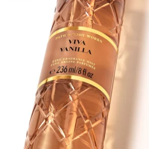 بادی اسپلش Viva Vanilla بث اند بادی ورکس Bath & Body Works Body Sprays حجم 236 میل 44 بادی اسپلش Viva Vanilla بث اند بادی ورکس Bath & Body Works Body Sprays حجم 236 میل با ترکیب وانیل کرمی و کارامل نرم، عطری گرم و شیرین ارائه میدهد. برای طرفداران رایحههای خوراکی و دلپذیر گزینهای محبوب است. بادی اسپلش Viva Vanilla بث اند بادی ورکس Bath & Body Works Body Sprays حجم 236 میل
